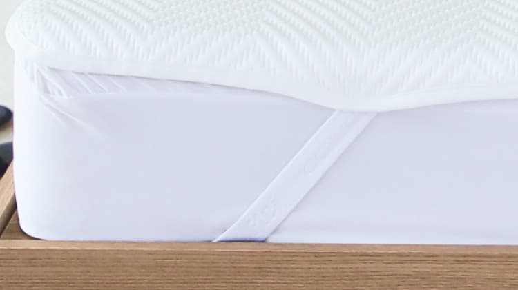 ACHUCHU 官方商品攝影中的 Tsunooga 涼感床用墊邊角鬆緊固定帶